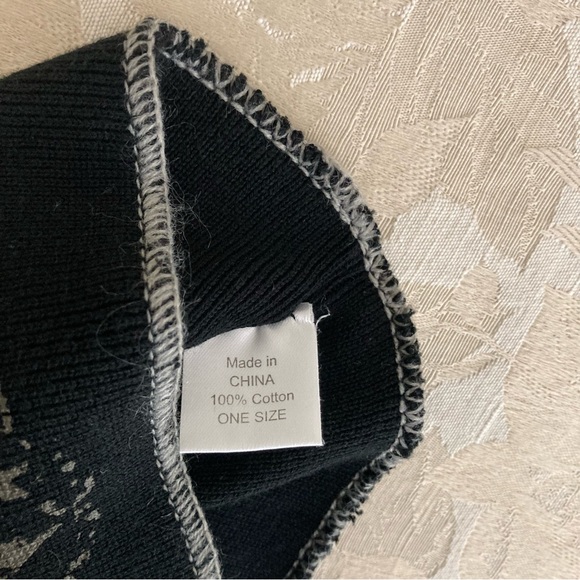 Black Knitted Hat One Size Unisex 100% Cotton With Embroidery Design - Picture 4 of 4